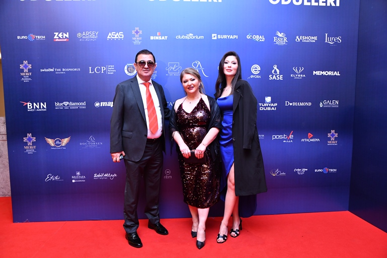 Sonay Öztan Gökhan :  Hem Zarafeti Hem De Duruuyla Göz Kamatrd 